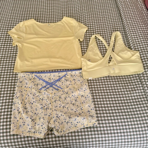 Fabletics Workout Set - Picture 2 of 8